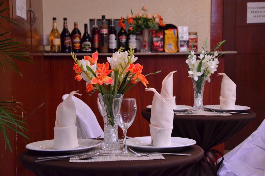 Casanas Suites Puerto Princesa Екстер'єр фото
