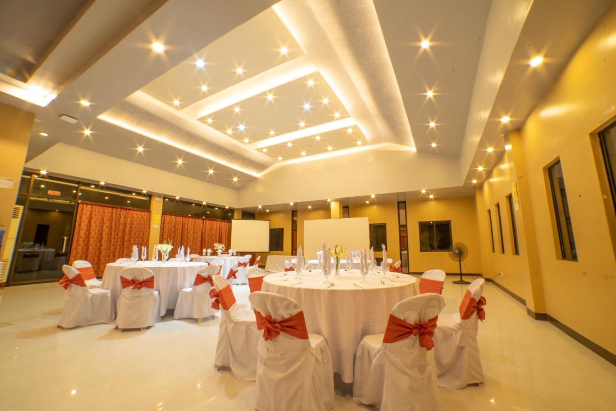 Casanas Suites Puerto Princesa Екстер'єр фото