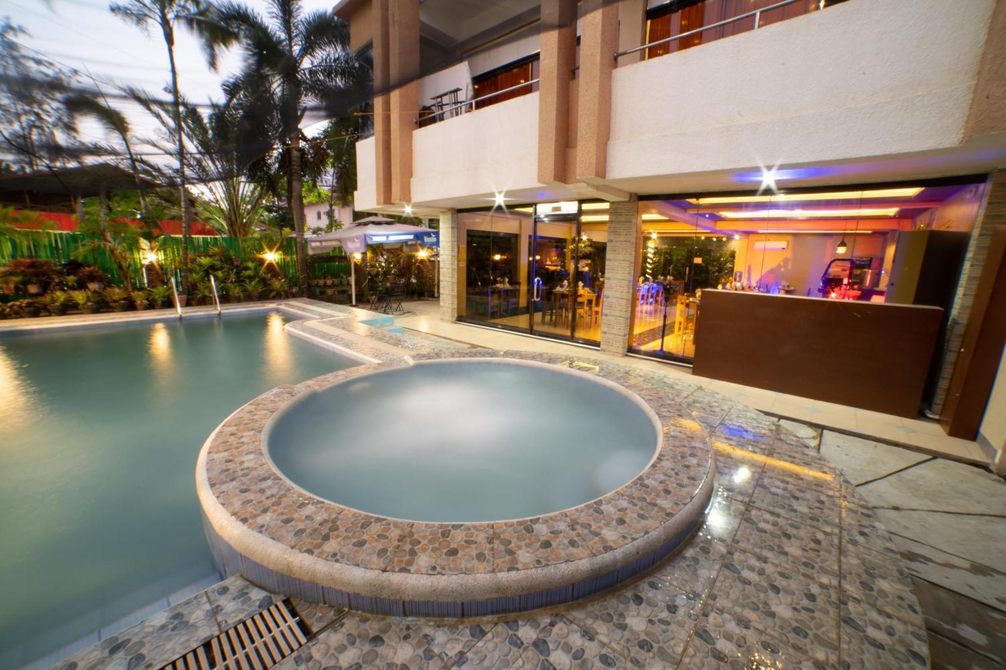 Casanas Suites Puerto Princesa Екстер'єр фото