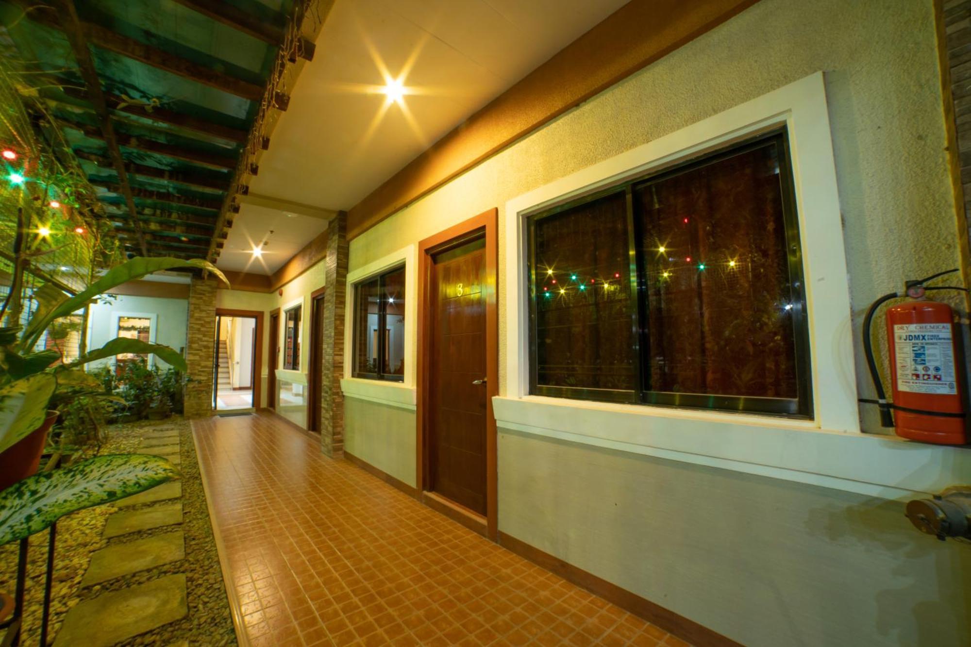 Casanas Suites Puerto Princesa Екстер'єр фото