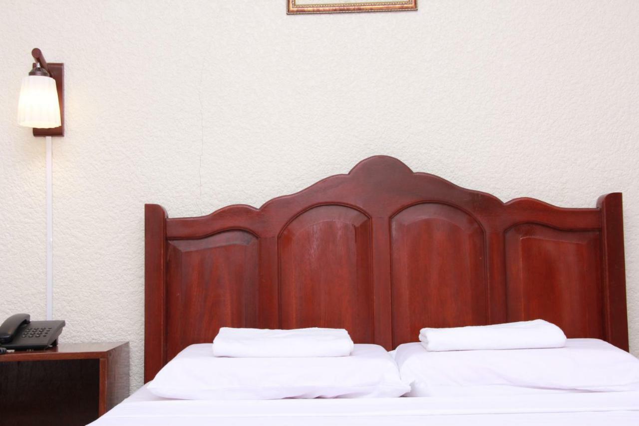 Casanas Suites Puerto Princesa Екстер'єр фото