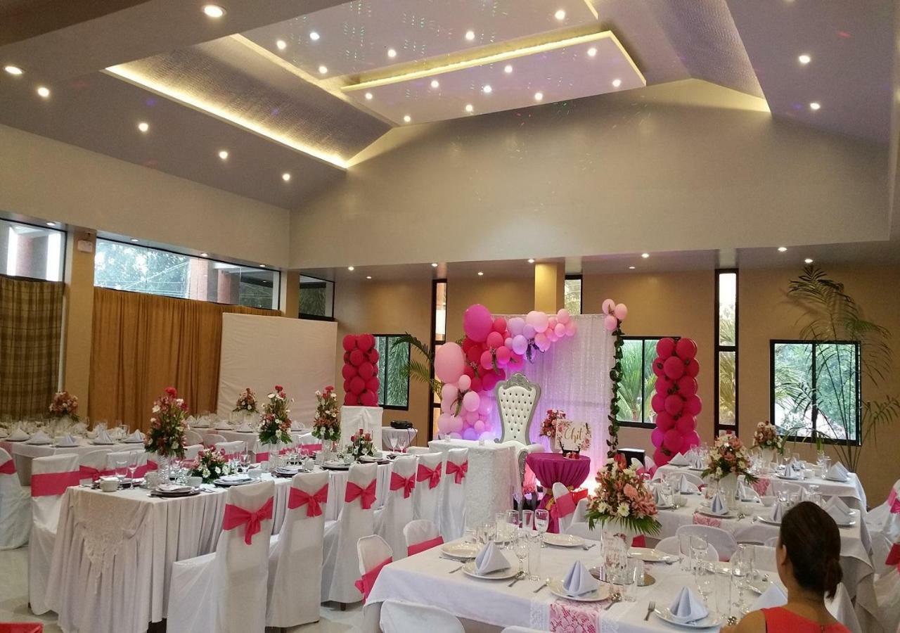 Casanas Suites Puerto Princesa Екстер'єр фото
