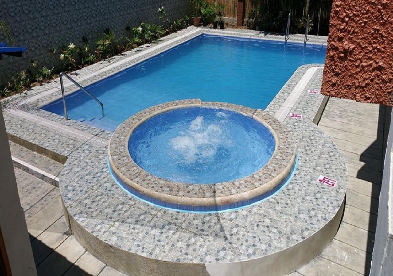 Casanas Suites Puerto Princesa Екстер'єр фото